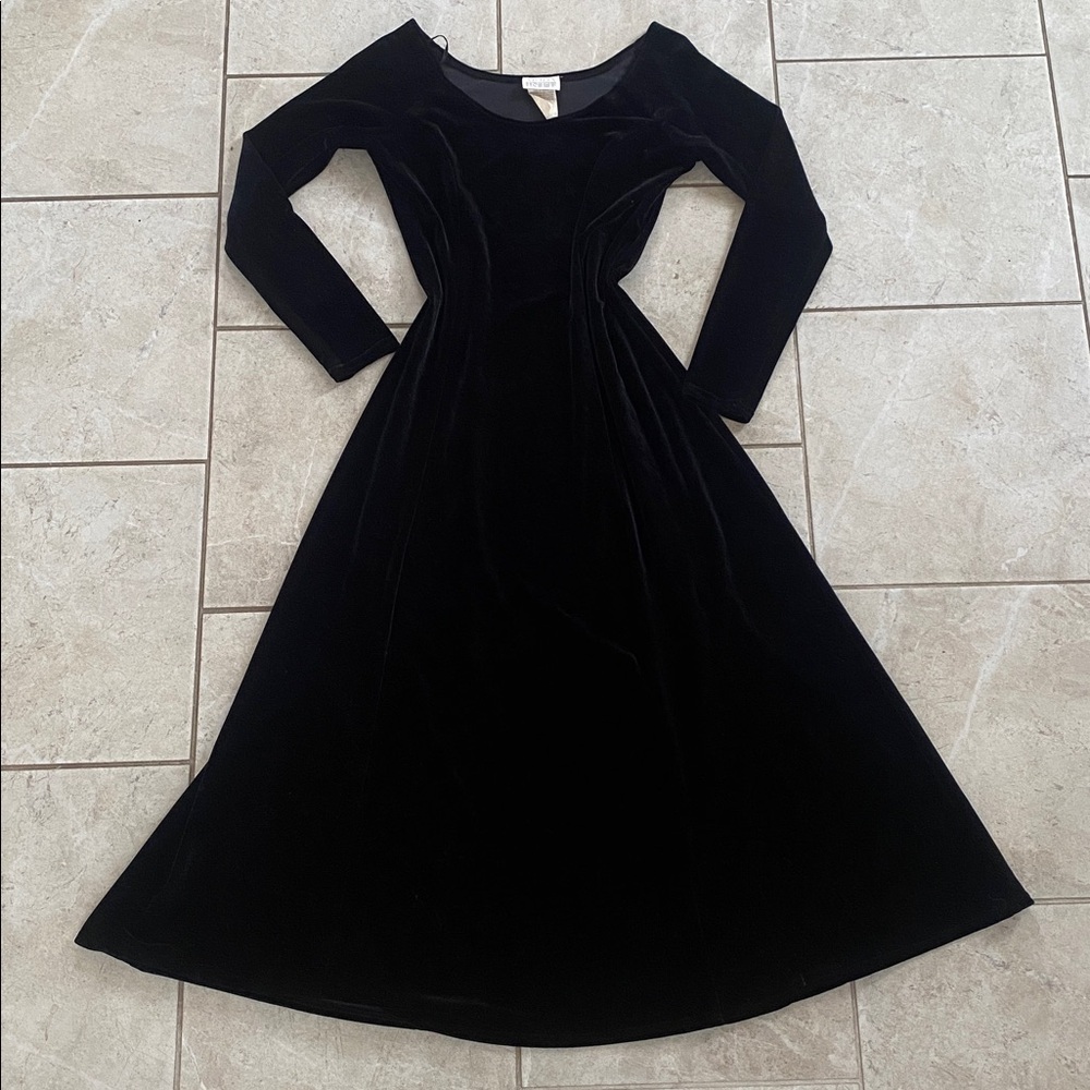 Moda Intl USA Vintage Black Velvet Long Sleeve Maxi Dress